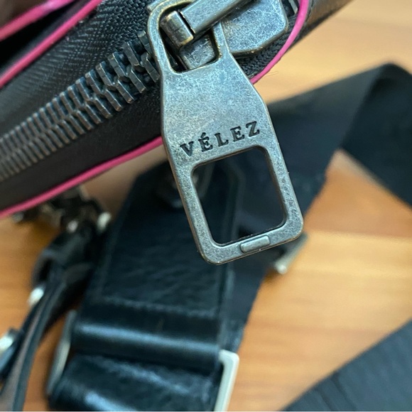 VELEZ Black Cattle Leather Crossbody Wallet Bag - Picture 12 of 16